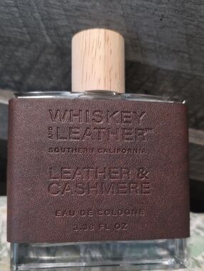 Whiskey & Leather Leather & Cashmere Eau de Cologne - Brown